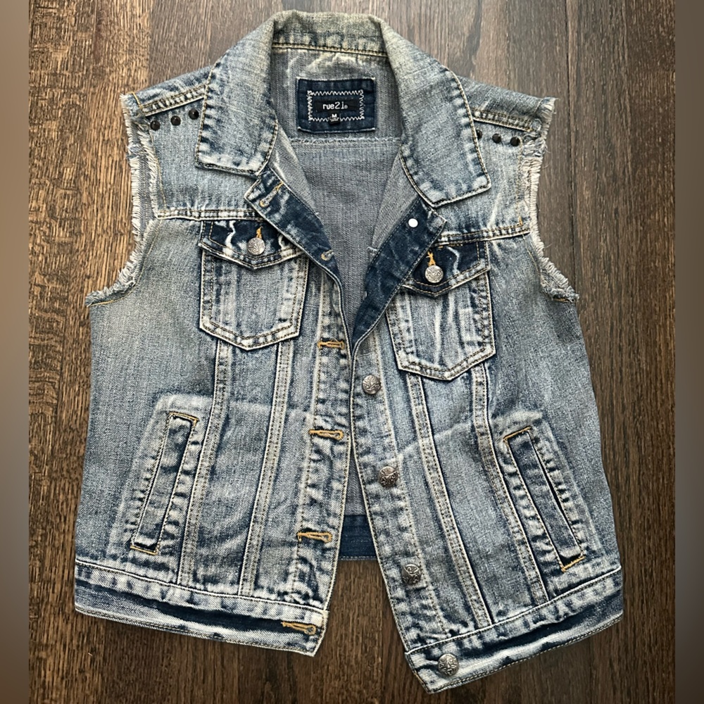 2/$10. Studded Sleeveless Jean Jacket. Rue 21. Size M.